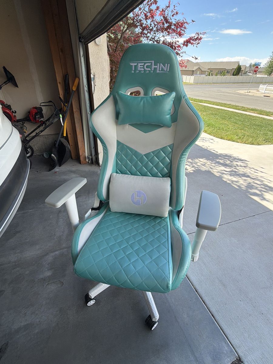 Beautiful Turquoise Techni Sport Game Chair