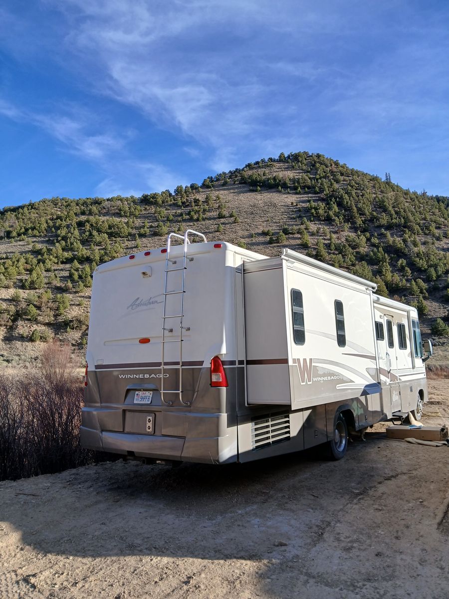 2003 Winabago Adventurer