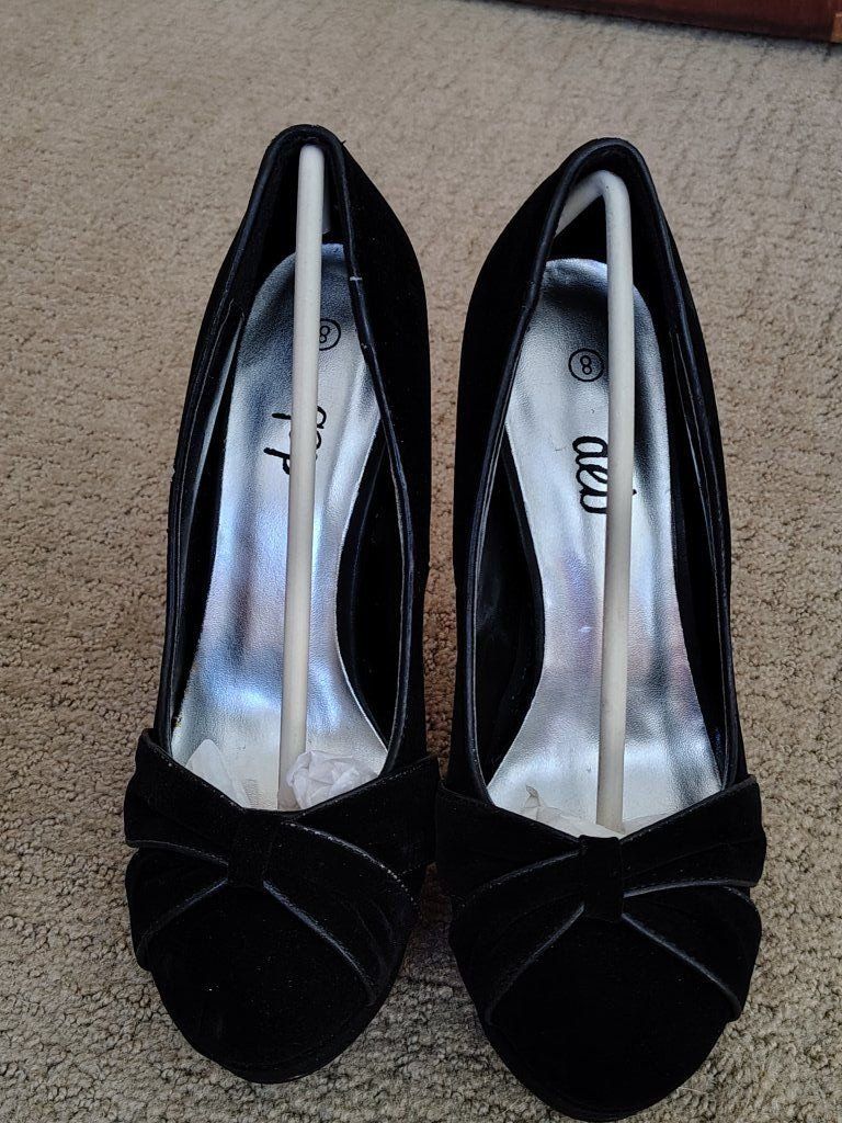 New black stilettos size 8 m