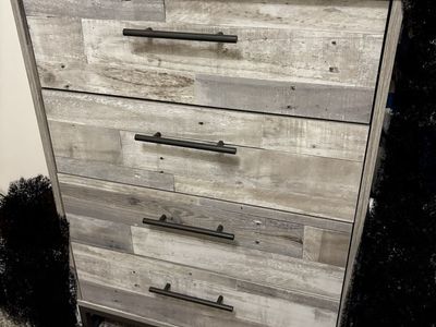 Rustic Farmhouse Style 4-Drawer Dresser - Gray Wood Finish, Black Handles