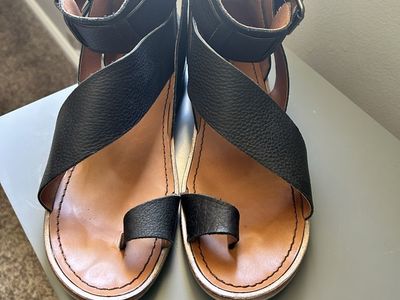 Free People Vale Boot Sandals Black Leather Ankle Strap Toe Loop Women's Size 10
