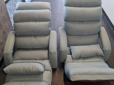 2 comfortable on ground gaming chairs/ recliners