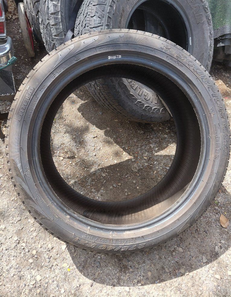 275/40R21Pirelli Scorpion all season (1)