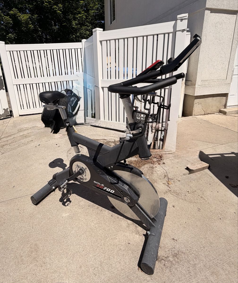 SOLE Fitness SB700 Indoor Cycling Exercise Bike - Smooth, Adjustable Resistance