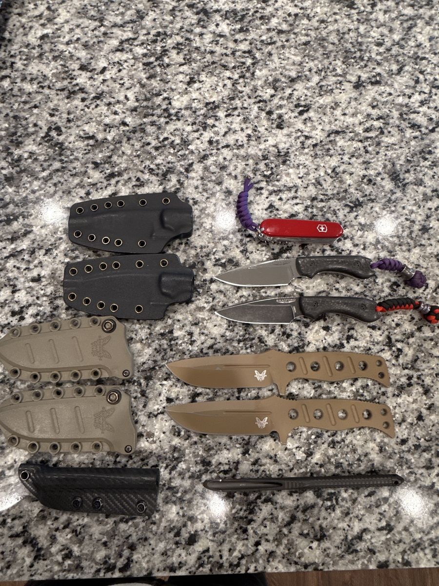 Assorted Pocket and Fixed Blade Knives