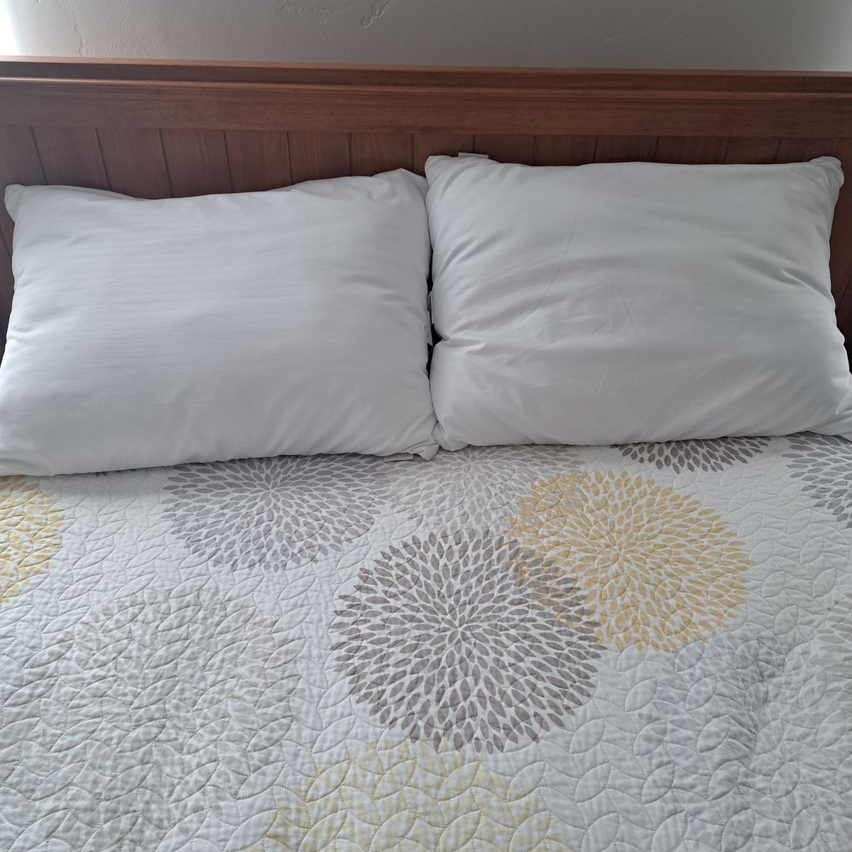 Bed pillows