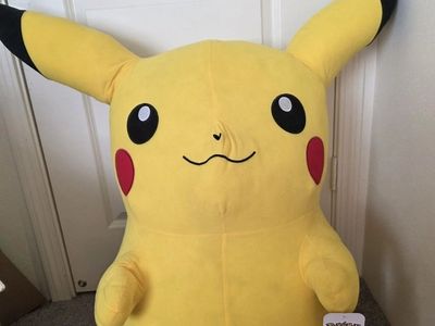 ADORABLE RARE JUMBO 32 INCH POKEMON PIKACHU PLUSH