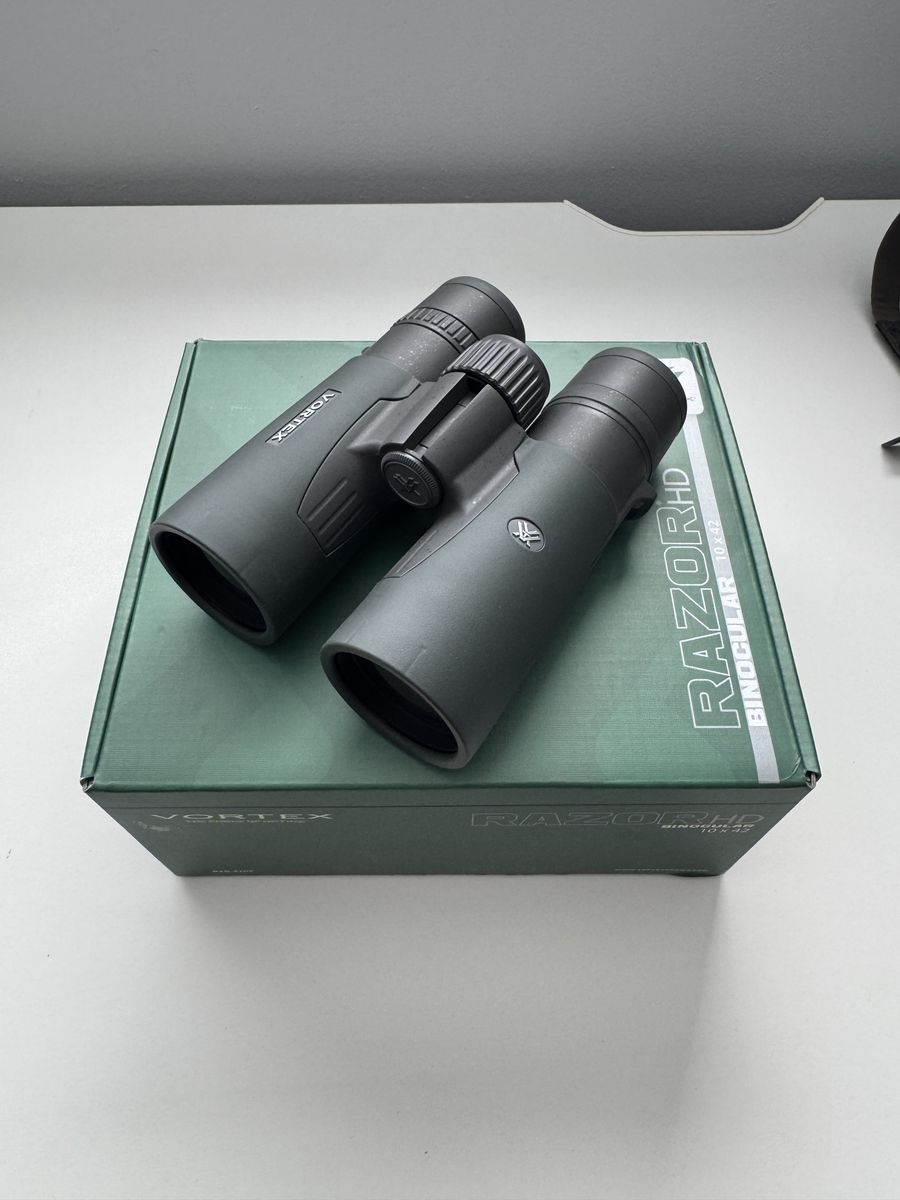 Vortex Razor HD 10x42 (Brand new)