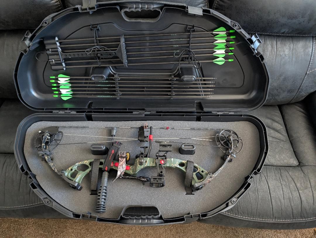 PSE RH Compound Archery Bow & Accessories