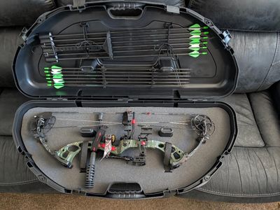 PSE RH Compound Archery Bow & Accessories
