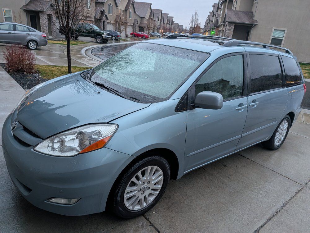 2009 TOYOTA SIENNA XLE 7-Passenger