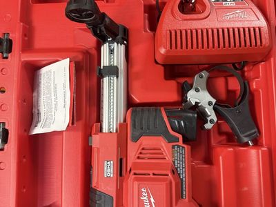 Milwaukee M12 HAMMERVAC HEPA Filter Dust Extractor Kit with Battery & Charger