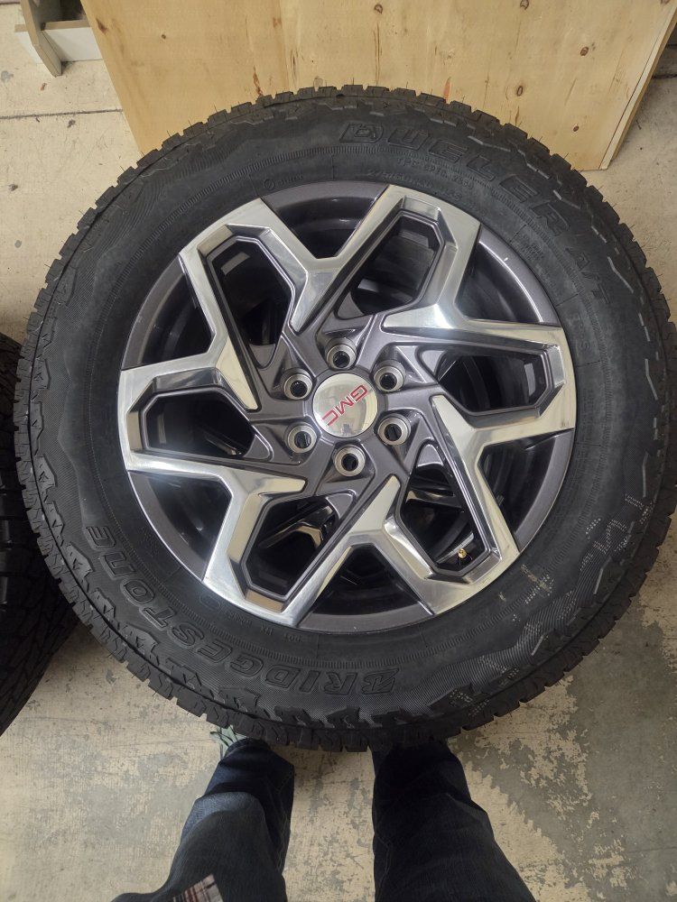 GMC 20" Wheels & Bridgestone Dueler A/T 275/60R20 Tires - Set of 4