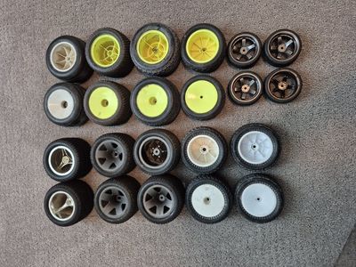 22 Assorted rc tires/wheels -