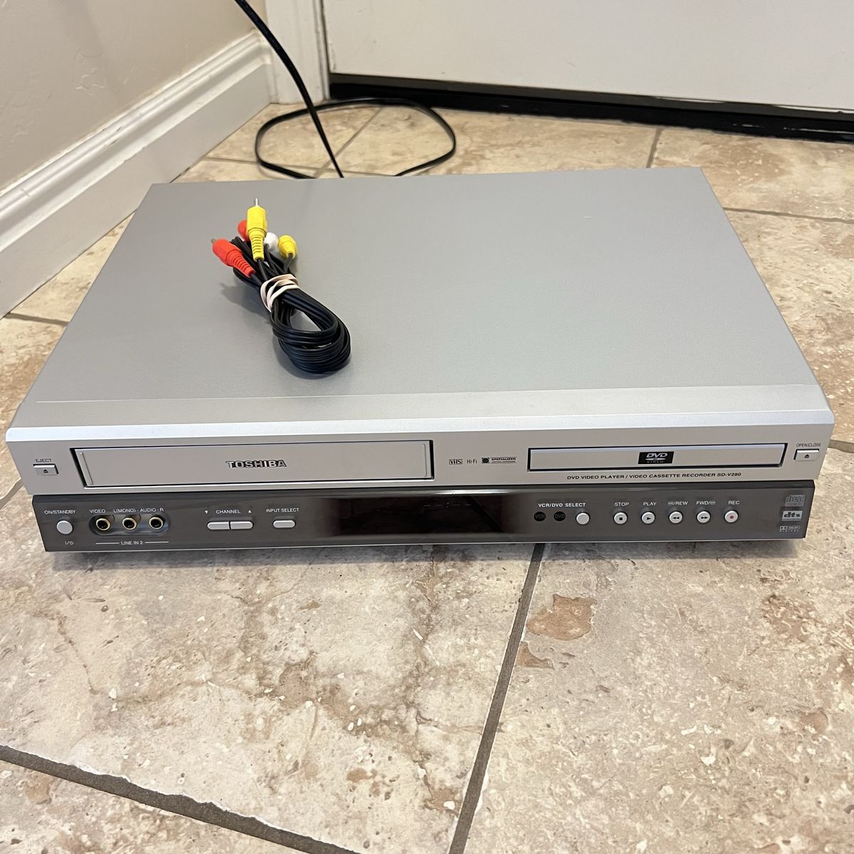 Toshiba SD-V280 DVD Player and VCR Combo Hi-Fi Silver
