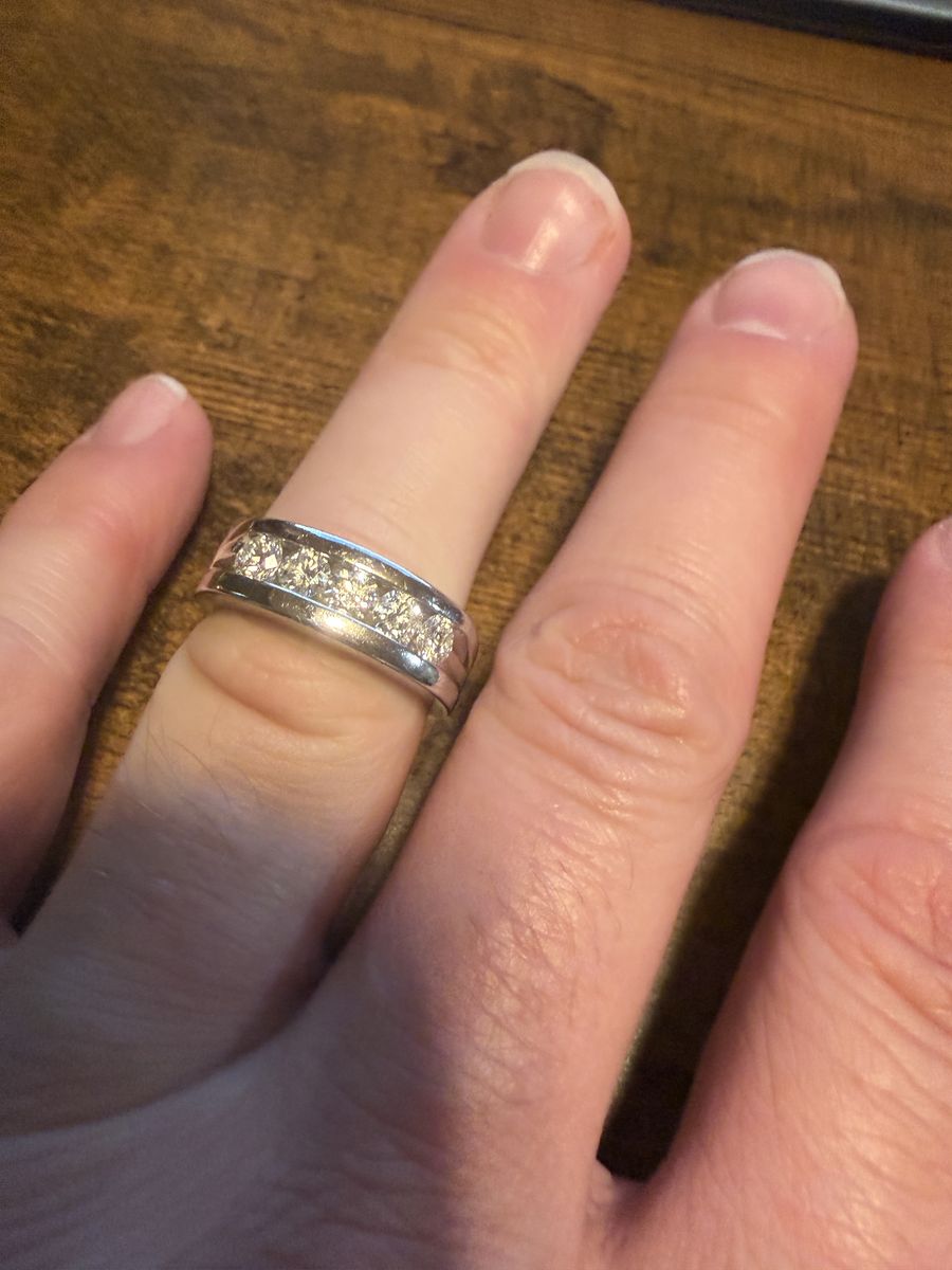 Men’s diamond wedding ring band