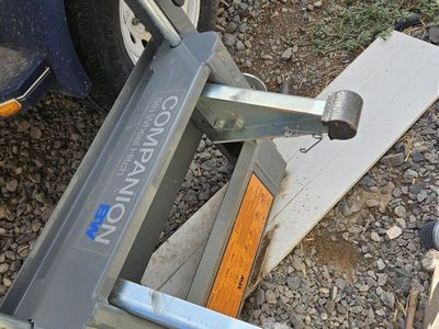 B&W Companion slider 5th Wheel Trailer Hitch 17-19 GM