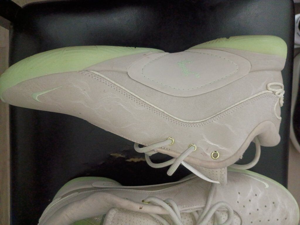 men's Jordans shoes size 11