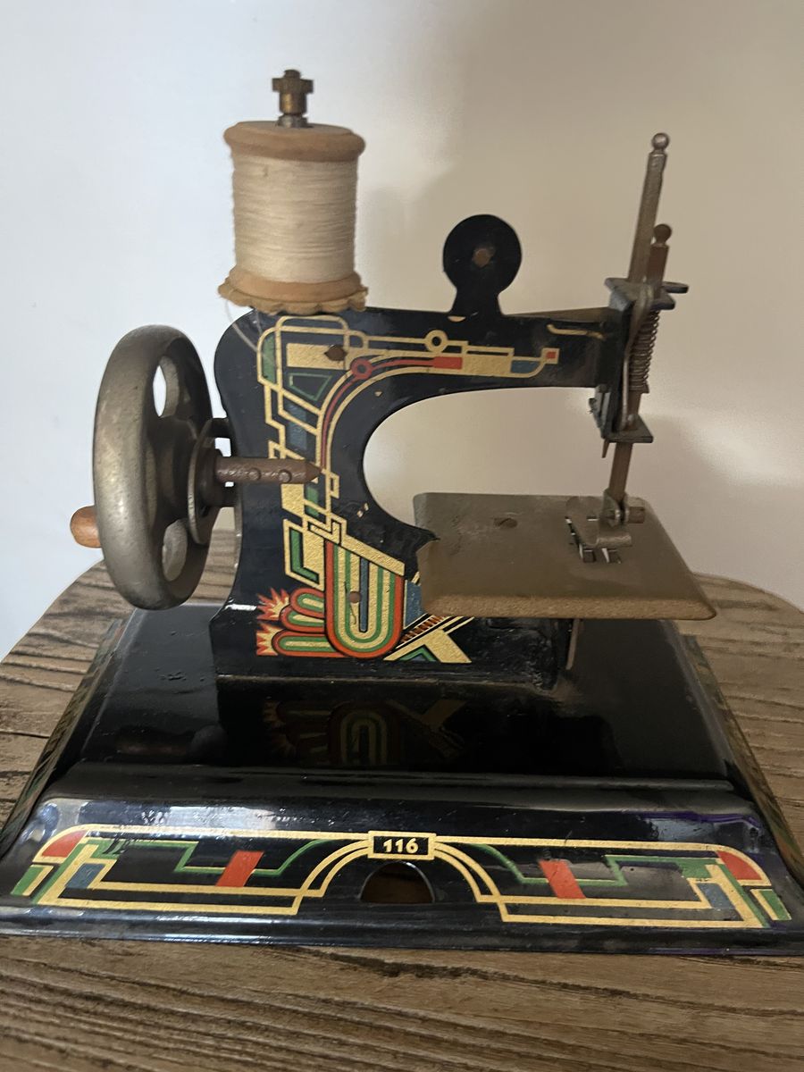 Antique Casige Model 116 Miniature Toy Sewing Machine - Art Deco Design, Hand Crank