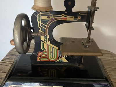 Antique Casige Model 116 Miniature Toy Sewing Machine - Art Deco Design, Hand Crank