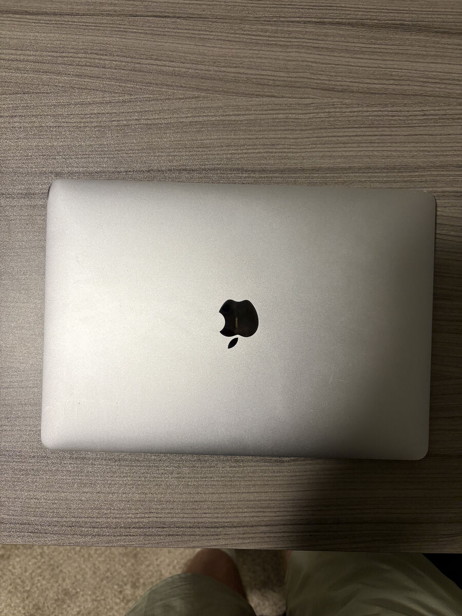 MacBook Pro 13” (2016, Touch Bar, i7, 16GB RAM)