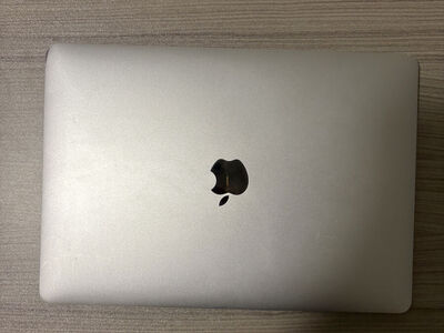 MacBook Pro 13” (2016, Touch Bar, i7, 16GB RAM)