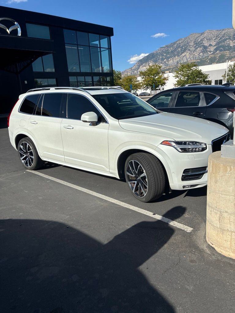2019 Volvo XC90 T6 Momentum