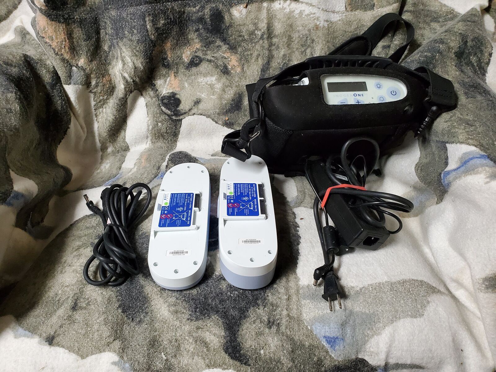 Inogen one G3 with 1small battery and 1 large battery