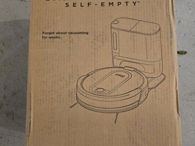 Shark IQ Robot Vacuum Self-empty White Wifi QR1000