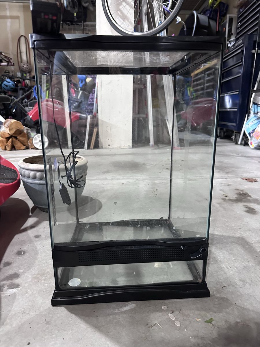 10 Gal upright Terrarium for Reptiles or Amphibians - Excellent Condition