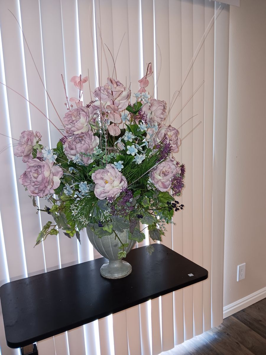 Elegante Arreglo  de flores que en tu Mesa luciria Elegante