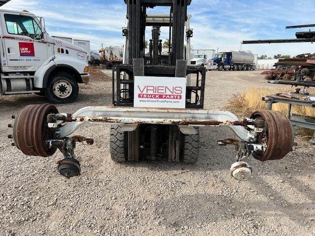 EATON / SPICER Front Axle Assembly