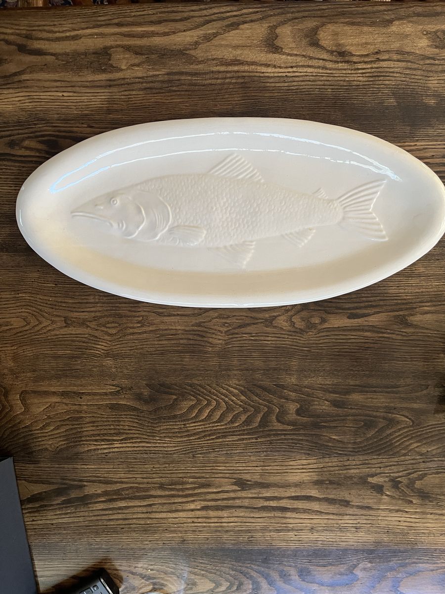 NWT. Large vintage El Camino Products, oval  ceramic fish platter.
