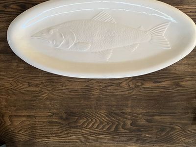 NWT. Large vintage El Camino Products, oval ceramic fish platter.