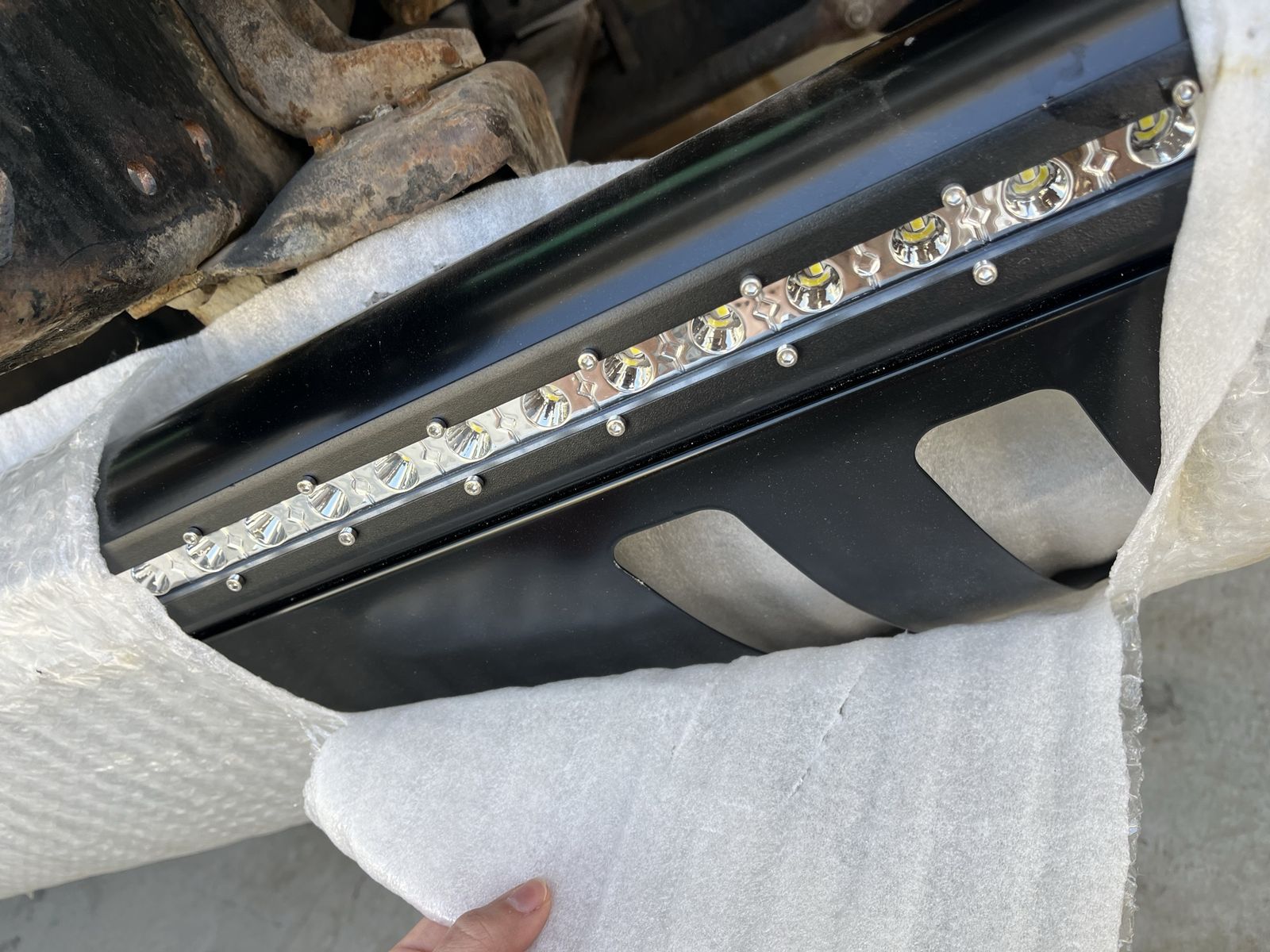 New Black LED Light Bar Bumper for Off-Road Vehicles