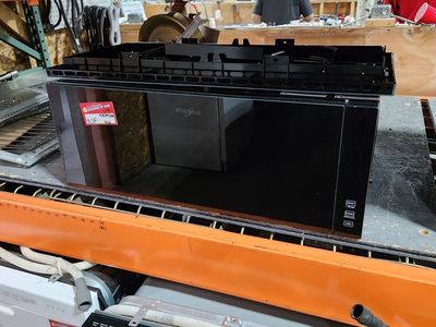 BEAUTIFUL BUILT IN MICROWAVE WITH TRIM KIT WHIRLPOOL MICROWAVE!