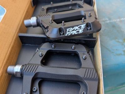 New Race Face Chester pedals, Black