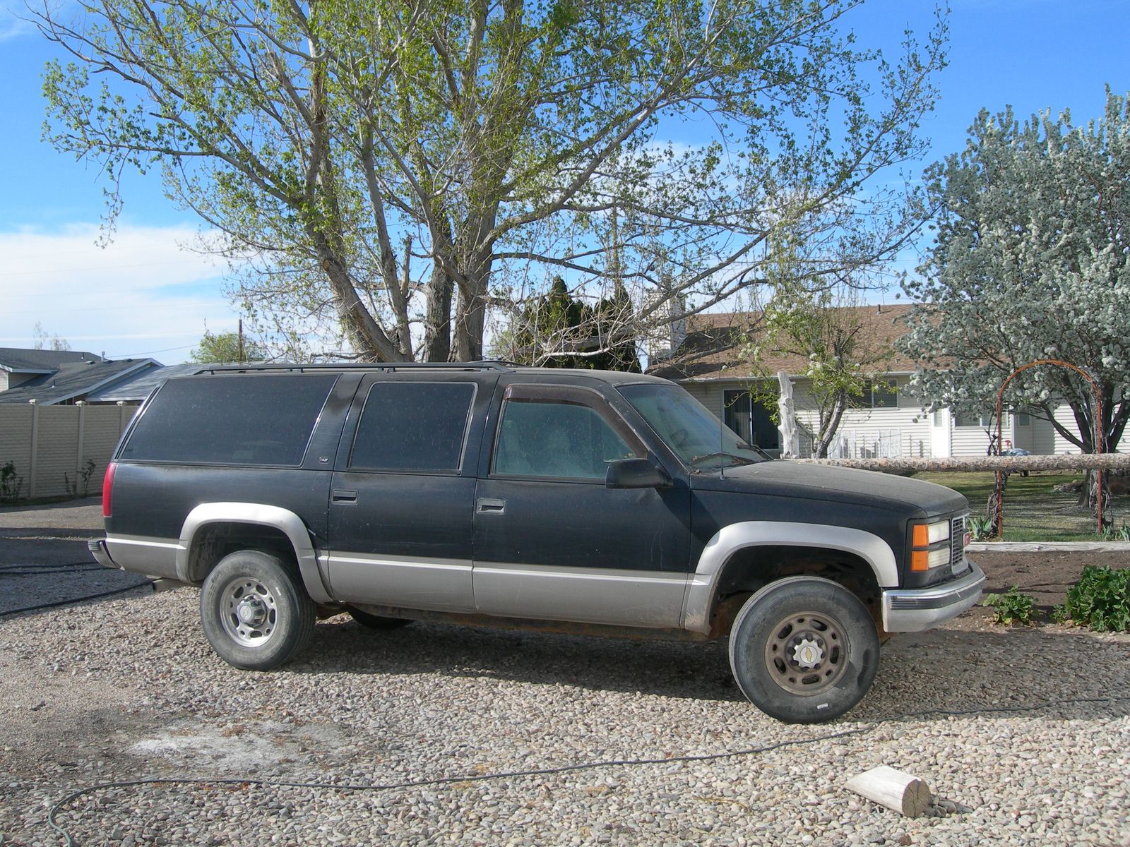 1999 GMC Suburban K2500 SLT