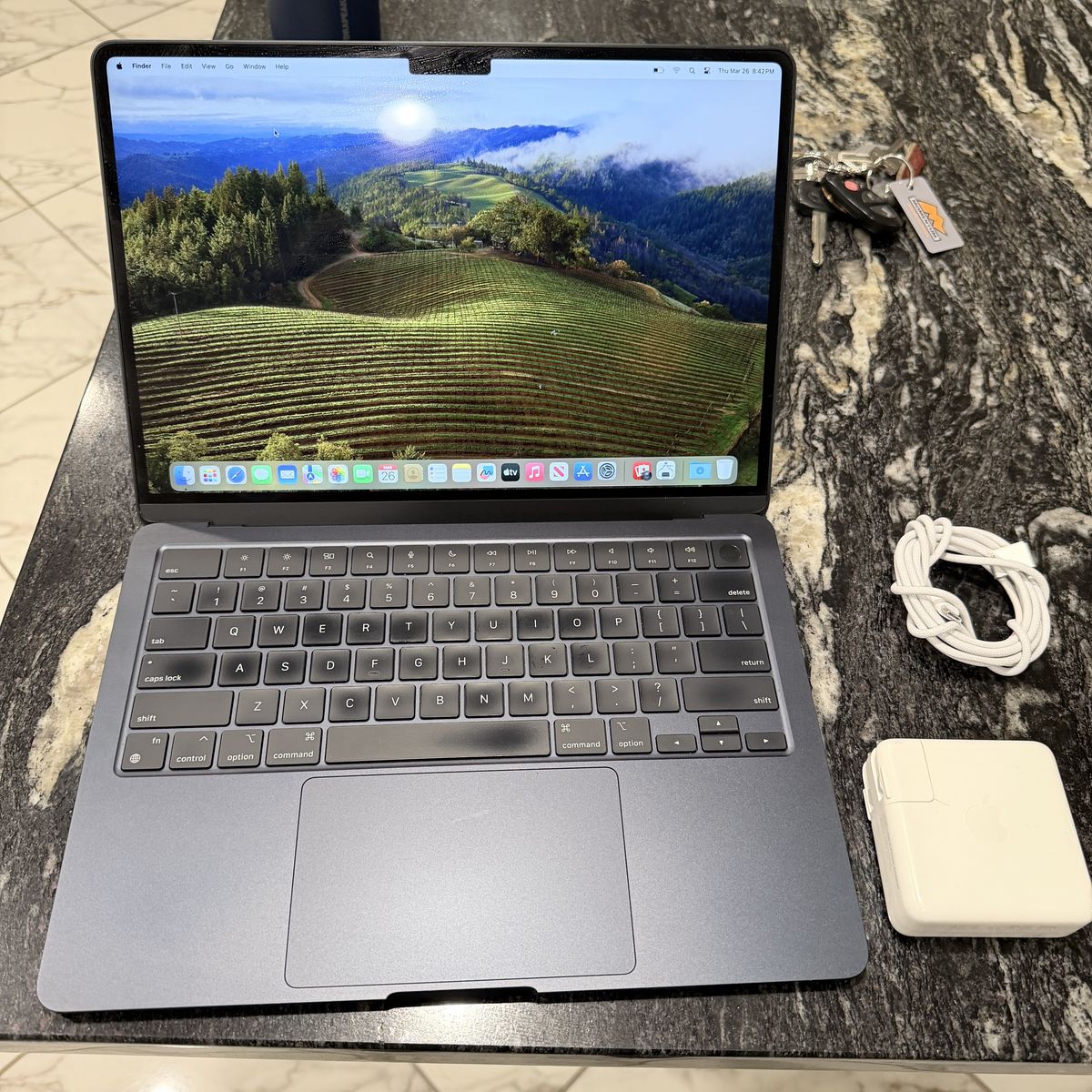 MacBook Air M2 – 8GB / 256GB – 98% Battery, Great Condition