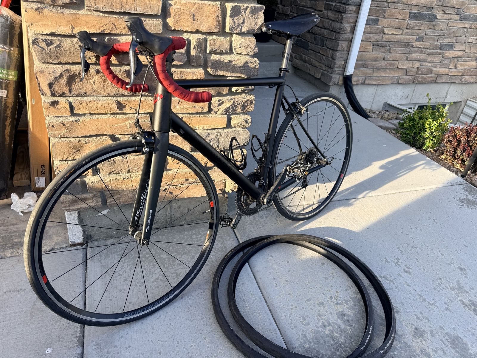 Performance Road Bike ~56cm with GP5000 tires