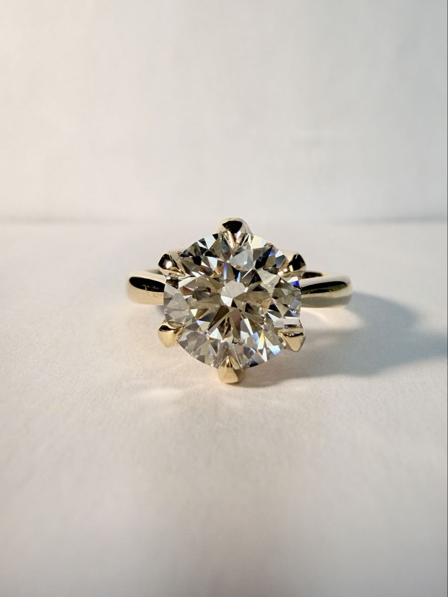 Round Cut Lab Grown Diamond Ring