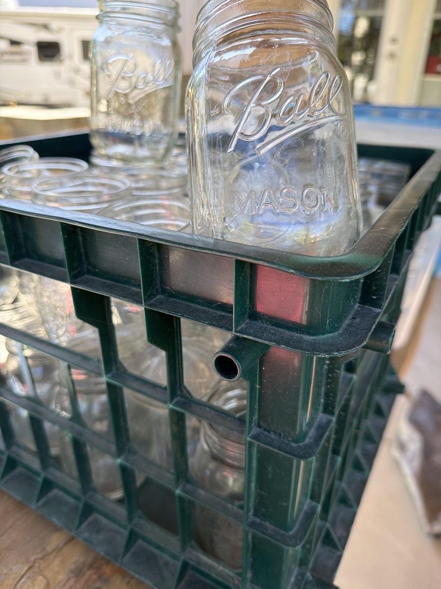CANNING JARS, PINT SIZE