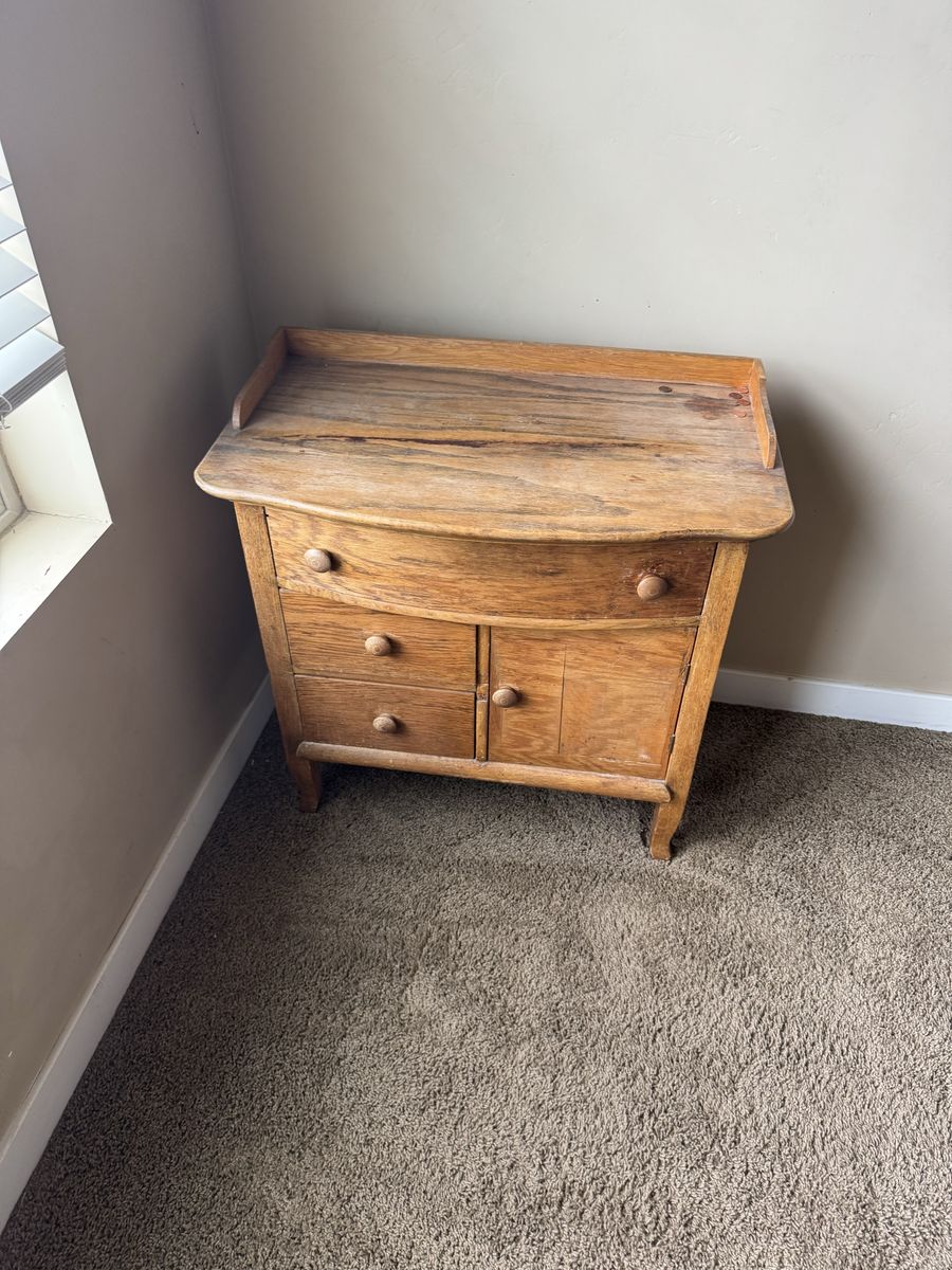 Vintage Solid Wood Accent Cabinet / Sideboard - Rustic Storage with 3 Drawers & 2 Doors