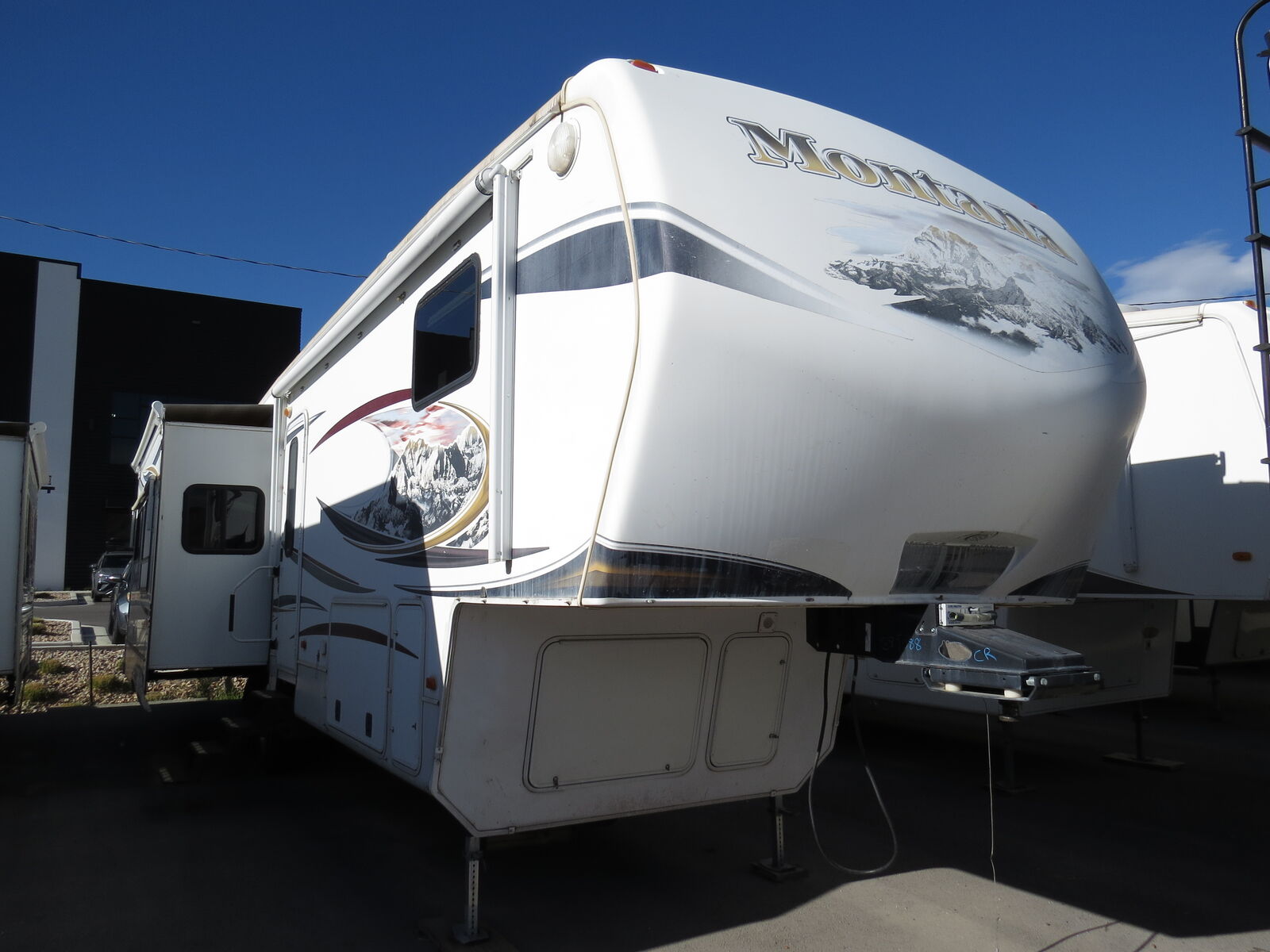 2011 Keystone Montana 3400RL (4 Slides!)