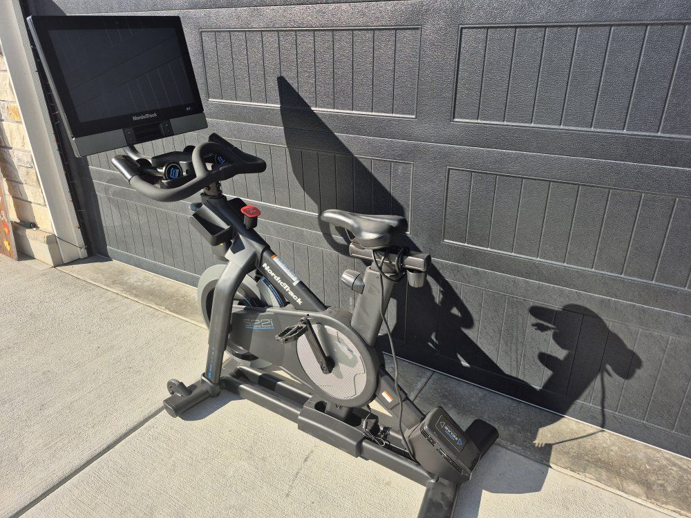 NordicTrack Commercial S22i Exercise Bike