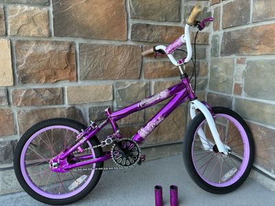 Genesis 18" Freestyle Bike - Purple, White, Pink Accents, Pegs Included