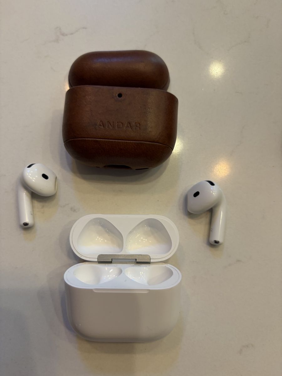 Apple AirPods 4 ANC