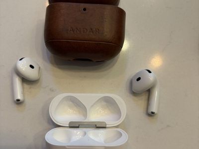 Apple AirPods 4 ANC