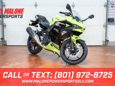 2026 Kawasaki Ninja® 500 ABS Metallic Yellowish Gr