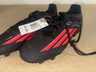 Adidas Men’s 9 1/2 F50 Club FG/MG Soccer Cleats